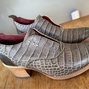 Freebird by Steven Shoes Sadie Snakeskin grey Size 9